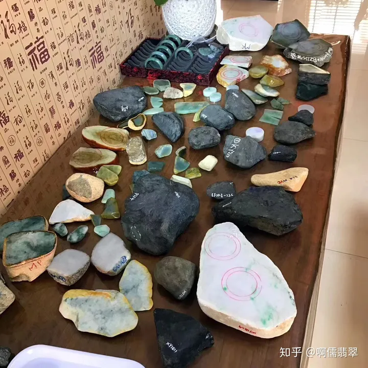 翡翠原石的基本概念-翡翠原石的种类有哪些