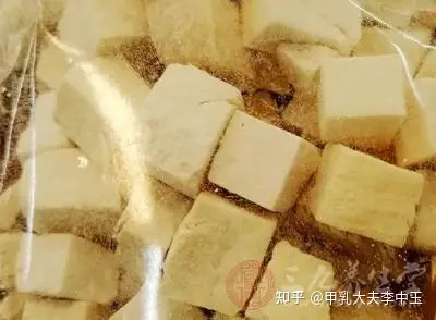 中药茯苓的功效作用是什么？（中药茯苓的功效与作用及禁忌是什么?）