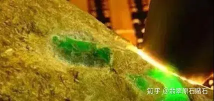 最全15种翡翠原石皮壳知识，翡翠原石图片文字释全！-翡翠原石的皮色种类