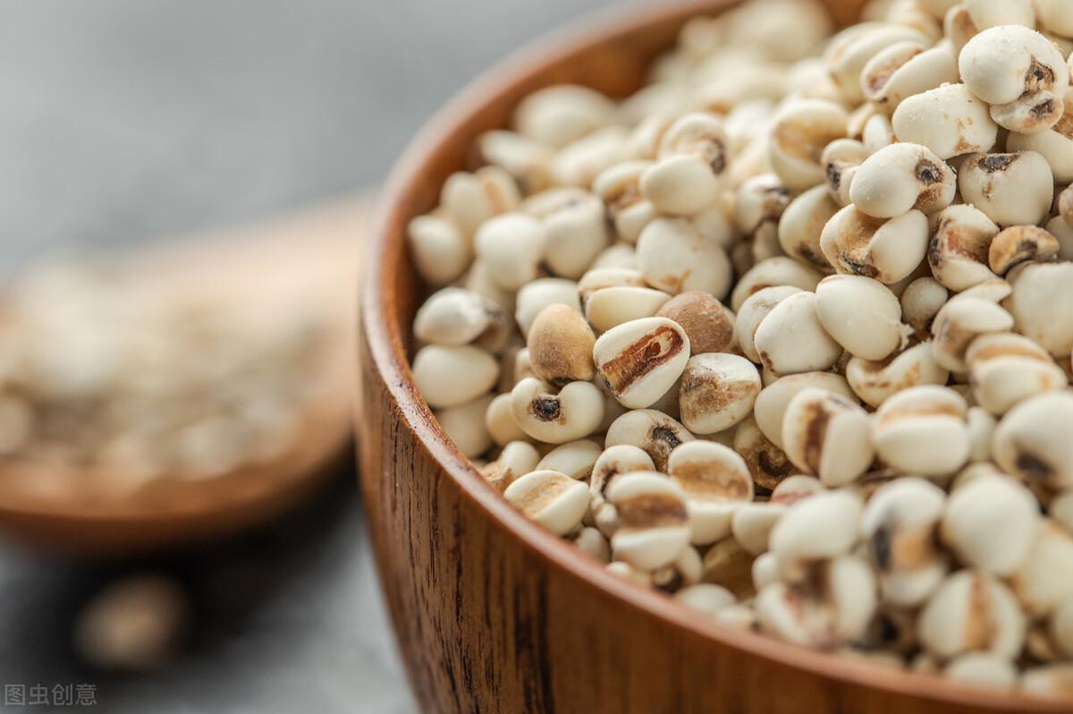 被誉为“四时神药”的茯苓，好在哪里？搭配3种食物祛湿效果加倍（黄芪和茯苓主治什么）