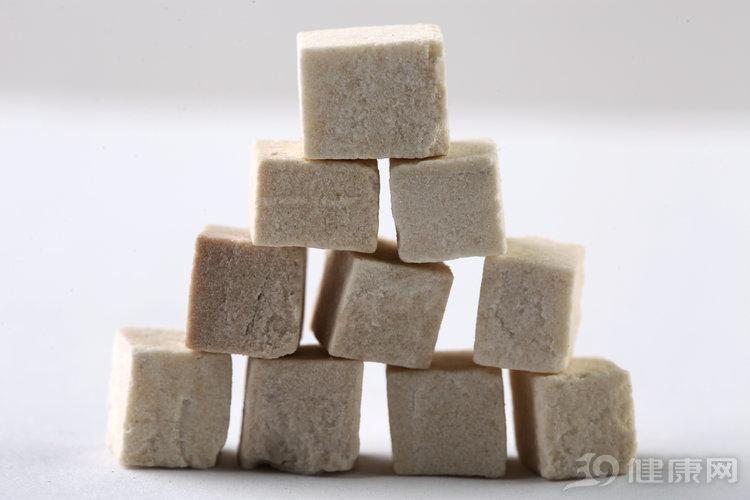 一两茯苓，一两金！这4大好处，就是它送给你的礼物（茯苓15克是多少小块）