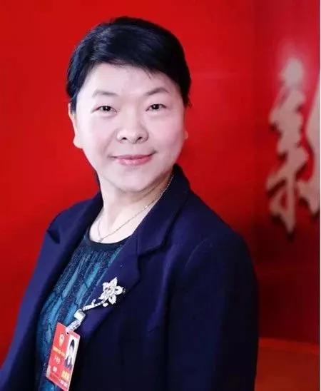 茯苓健脾宁心，煲汤加它不仅祛湿还助眠（健脾胃茯苓和什么搭配最好）