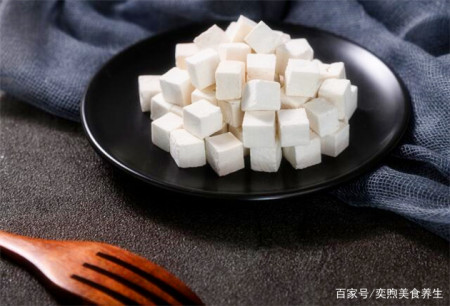 茯苓对我们人体而言到底有什么功效？提醒：这几点功效各位要知晓（茯苓主要起什么作用）