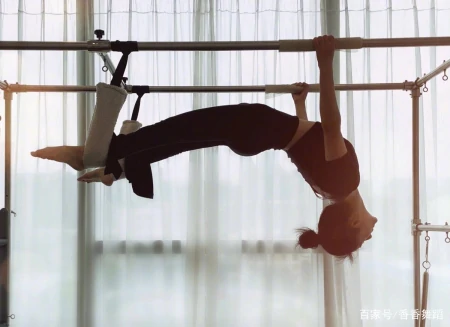 何炅、谢娜晒照为高考生送祝福，祝愿莘莘学子金榜题名，加油打气-何炅给谢娜庆生