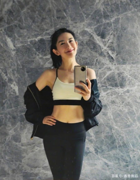 何炅、谢娜晒照为高考生送祝福，祝愿莘莘学子金榜题名，加油打气-何炅给谢娜庆生