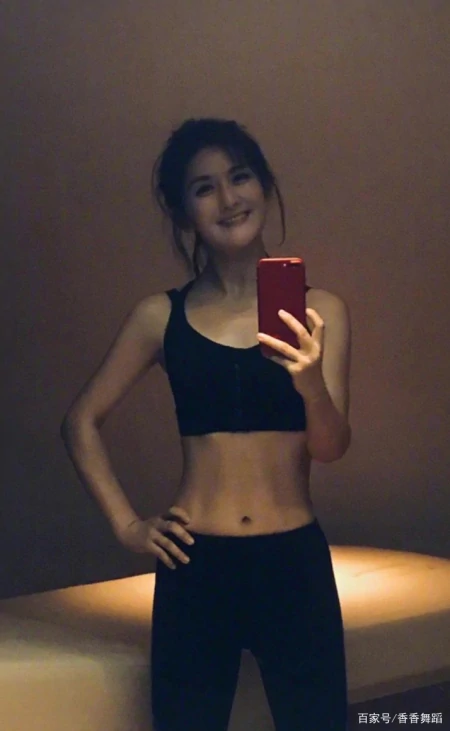 何炅、谢娜晒照为高考生送祝福，祝愿莘莘学子金榜题名，加油打气-何炅给谢娜庆生