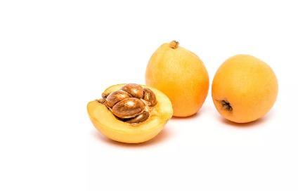 枇杷正当季，这样吃降火又养颜，但切记这个部位不要吃（枇杷有什么药用功效）