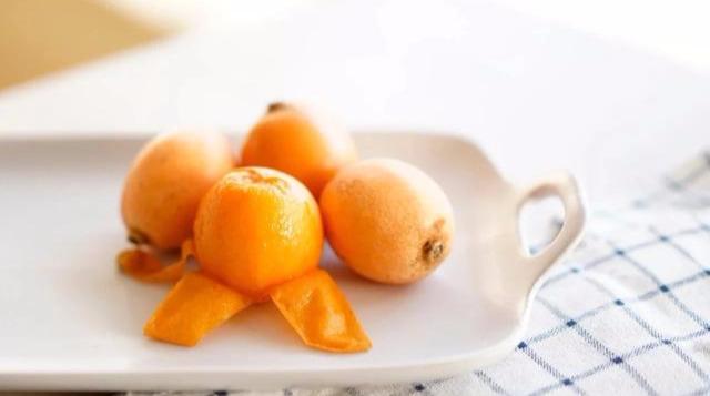 经常吃点“枇杷”，对身体会有何好处？4个“功效”会找到您（枇杷吃了有好处吗）