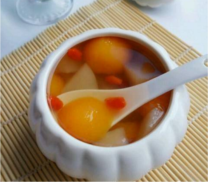 枇杷果生吃能治咳嗽吗？枇杷果怎么吃治咳嗽？（枇杷果生吃功效与作用）