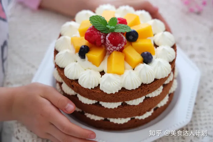 家里人过生日，花4小时匆忙做了一个蛋糕，跟买的一样，省钱了哈（过生日蛋糕流程）