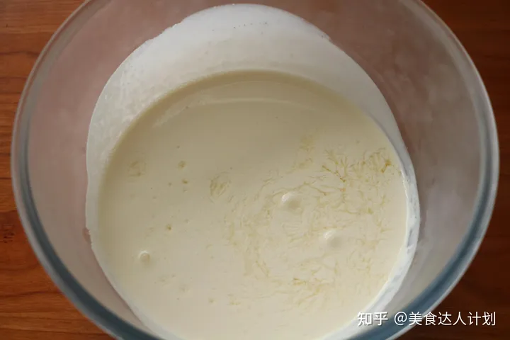 家里人过生日，花4小时匆忙做了一个蛋糕，跟买的一样，省钱了哈（过生日蛋糕流程）