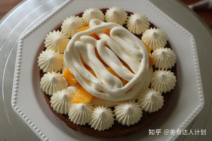 家里人过生日，花4小时匆忙做了一个蛋糕，跟买的一样，省钱了哈（过生日蛋糕流程）