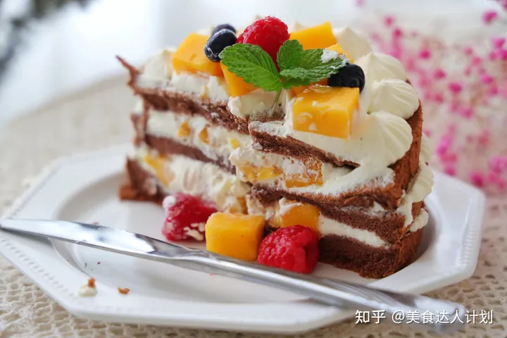 家里人过生日，花4小时匆忙做了一个蛋糕，跟买的一样，省钱了哈（过生日蛋糕流程）