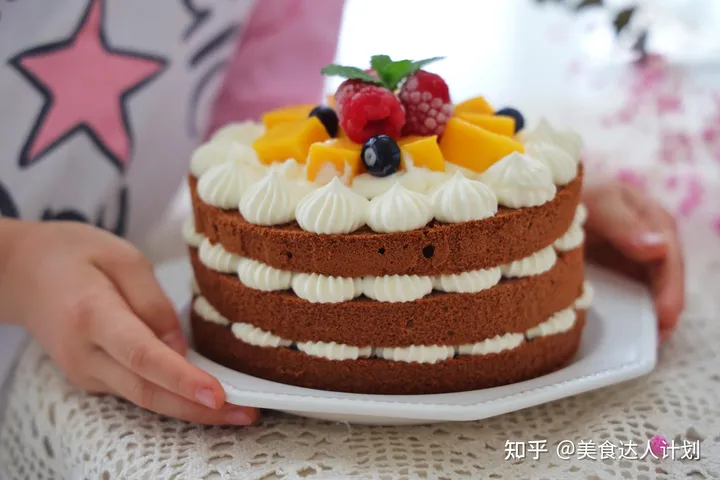 家里人过生日，花4小时匆忙做了一个蛋糕，跟买的一样，省钱了哈（过生日蛋糕流程）