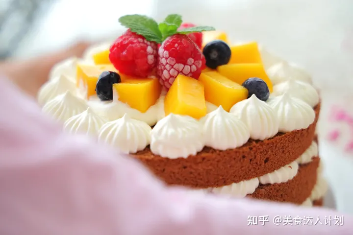 家里人过生日，花4小时匆忙做了一个蛋糕，跟买的一样，省钱了哈（过生日蛋糕流程）