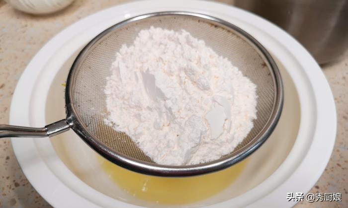 做蛋糕时，牢记这几个要点，蛋糕不开裂，不会缩，香甜松软又细腻（自己做蛋糕不蓬松）