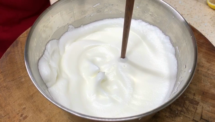 家里有鸡蛋和面粉，就能做蛋糕，不用烤箱，做法简单，比买的好吃（用鸡蛋面粉做的蛋糕）