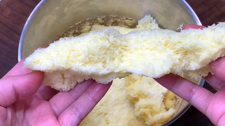 家里有鸡蛋和面粉，就能做蛋糕，不用烤箱，做法简单，比买的好吃（用鸡蛋面粉做的蛋糕）