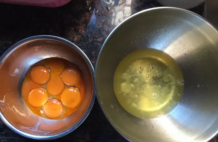 在家做蛋糕，按11个步骤做，1不塌陷，2弹性好，3蛋糕细腻口感好（怎样在家做蛋糕好吃）