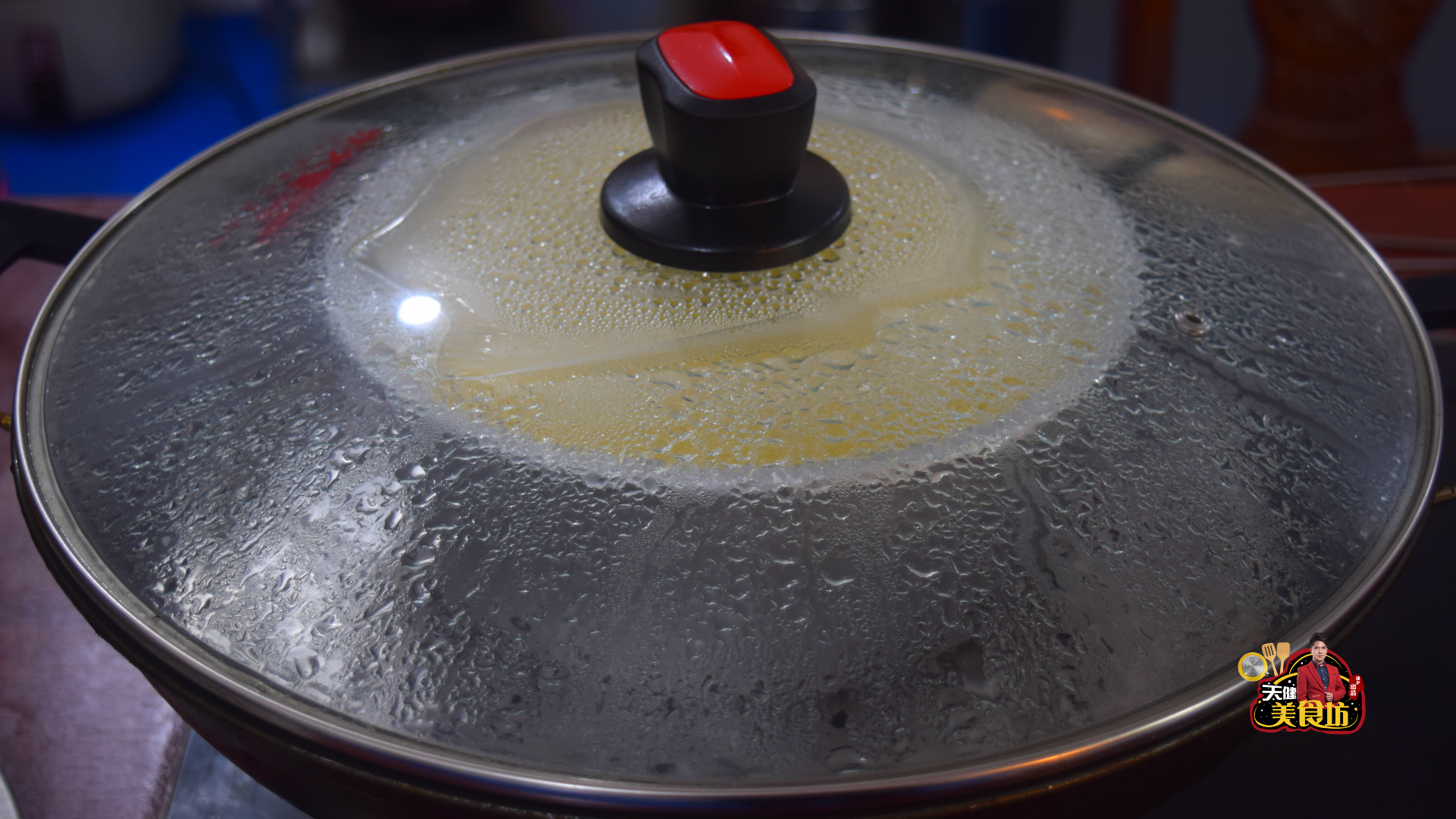 蛋糕最近火了，教你在家做蒸蛋糕，蓬松暄软不塌陷不开裂，零失败（怎样做蒸蛋糕又松又软窍门视频）