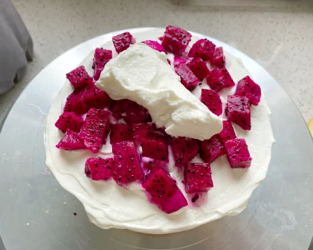 过生日还用买蛋糕吗？最详细的制作过程教给你，做法一看就会（过生日的生日蛋糕怎么做）