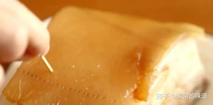 想吃梅菜扣肉但是又不会做，你要的经典教程来了（梅菜扣肉怎么做法视频教程图片）