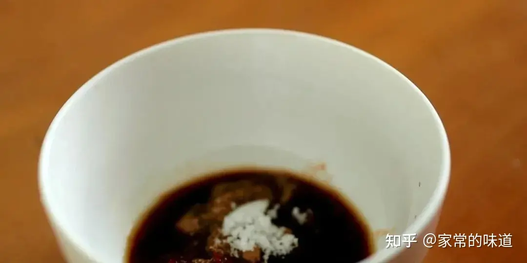 想吃梅菜扣肉但是又不会做，你要的经典教程来了（梅菜扣肉怎么做法视频教程图片）