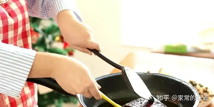 想吃梅菜扣肉但是又不会做，你要的经典教程来了（梅菜扣肉怎么做法视频教程图片）