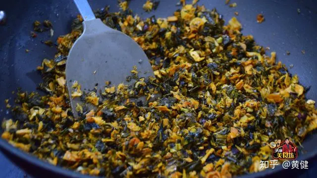 这才是梅菜扣肉最好吃的做法，步骤和配方详解，小白看完也能学会（梅菜扣肉最简单的做法）