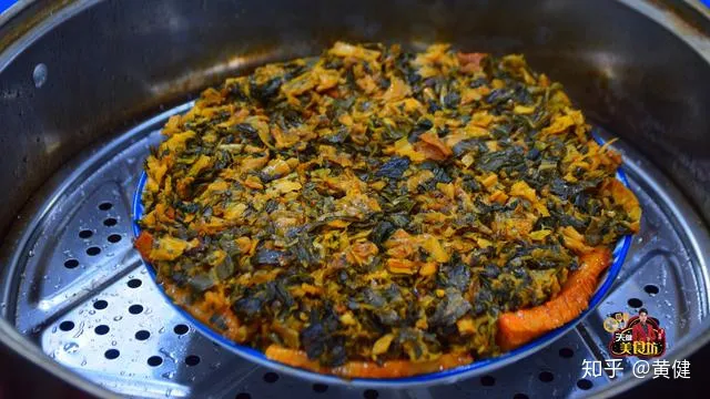 这才是梅菜扣肉最好吃的做法，步骤和配方详解，小白看完也能学会（梅菜扣肉最简单的做法）