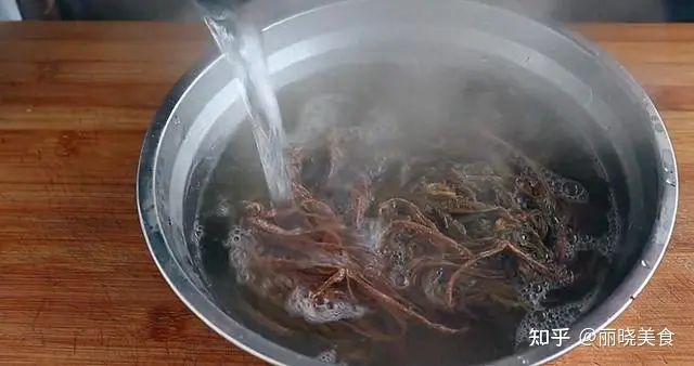 难怪酒店的扣肉那么好吃，原来诀窍这么简单，学会给家人露一手吧（扣肉教程）