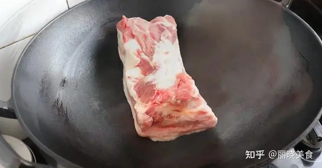 难怪酒店的扣肉那么好吃，原来诀窍这么简单，学会给家人露一手吧（扣肉教程）