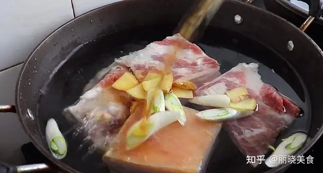 难怪酒店的扣肉那么好吃，原来诀窍这么简单，学会给家人露一手吧（扣肉教程）