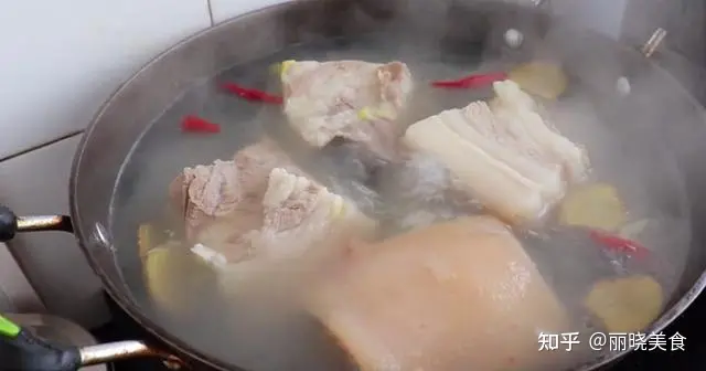 难怪酒店的扣肉那么好吃，原来诀窍这么简单，学会给家人露一手吧（扣肉教程）