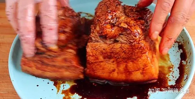 难怪酒店的扣肉那么好吃，原来诀窍这么简单，学会给家人露一手吧（扣肉教程）