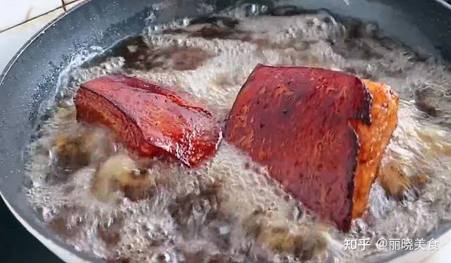 难怪酒店的扣肉那么好吃，原来诀窍这么简单，学会给家人露一手吧（扣肉教程）