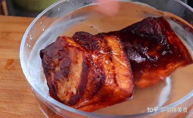 难怪酒店的扣肉那么好吃，原来诀窍这么简单，学会给家人露一手吧（扣肉教程）