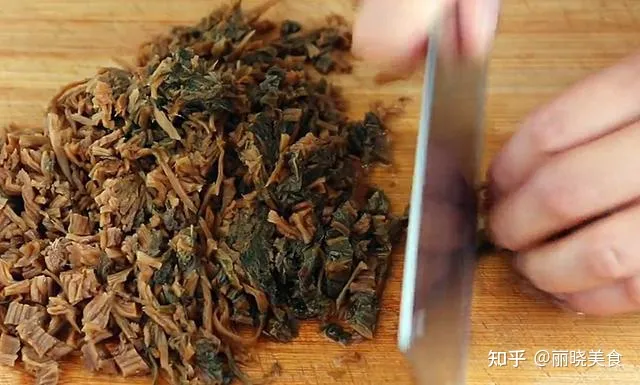 难怪酒店的扣肉那么好吃，原来诀窍这么简单，学会给家人露一手吧（扣肉教程）