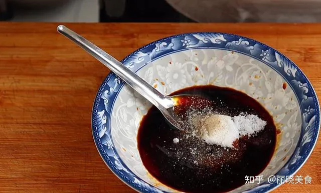 难怪酒店的扣肉那么好吃，原来诀窍这么简单，学会给家人露一手吧（扣肉教程）