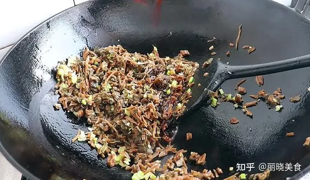 难怪酒店的扣肉那么好吃，原来诀窍这么简单，学会给家人露一手吧（扣肉教程）