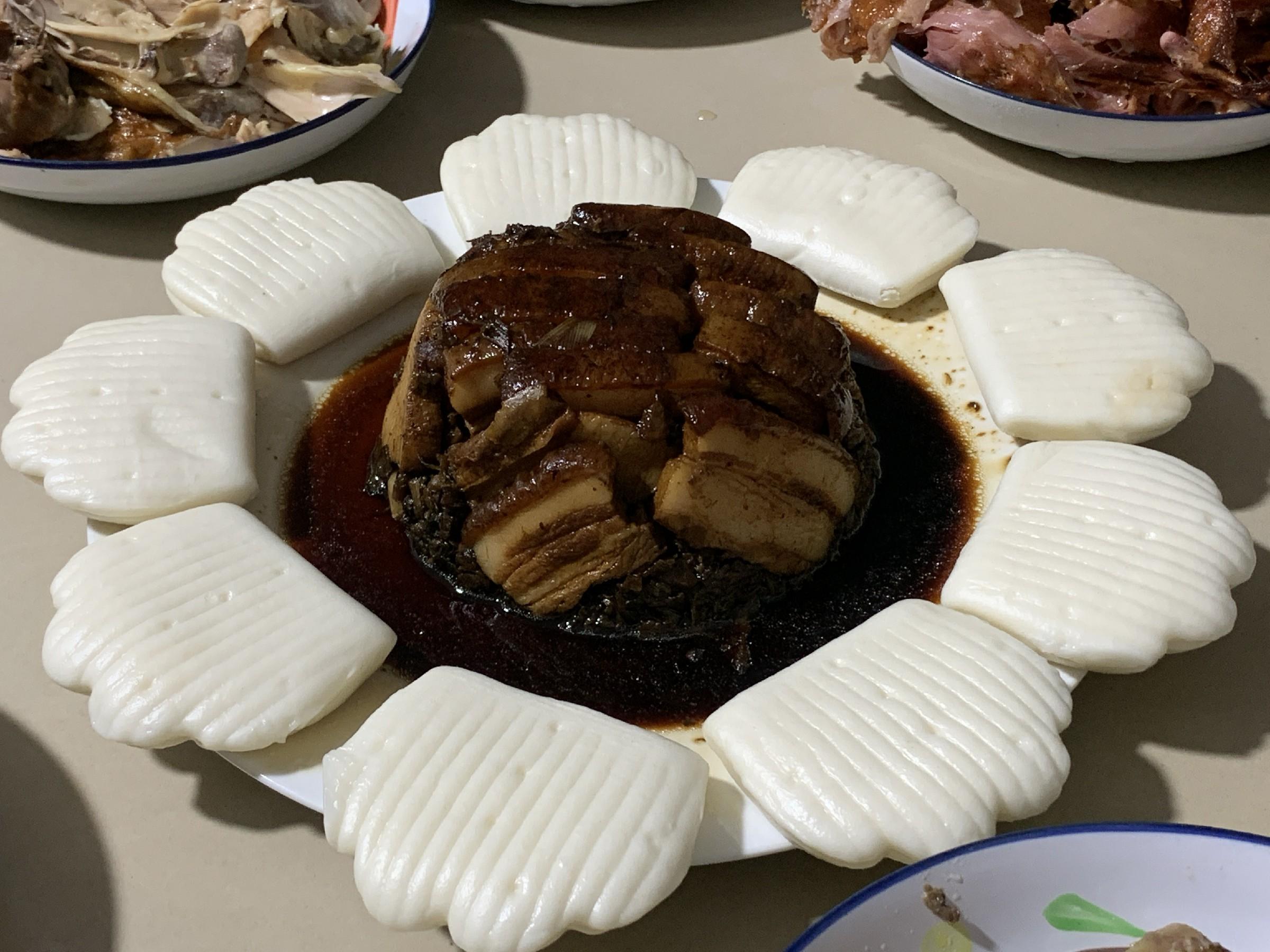 正宗扣肉的家常做法，掌握好技巧其实也不难，肥而不腻，全家爱吃（教你正宗的扣肉做法,掌握这些诀窍,好吃不油腻）