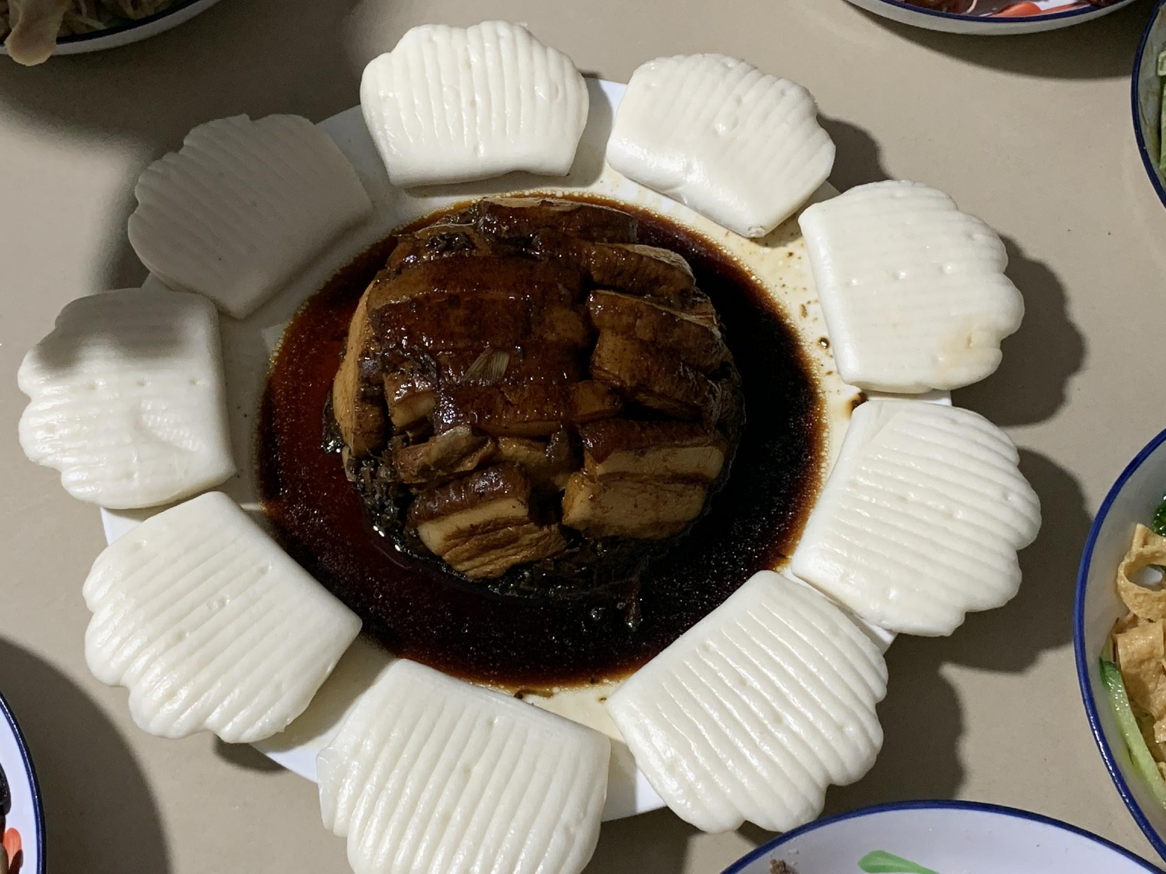 正宗扣肉的家常做法，掌握好技巧其实也不难，肥而不腻，全家爱吃（教你正宗的扣肉做法,掌握这些诀窍,好吃不油腻）