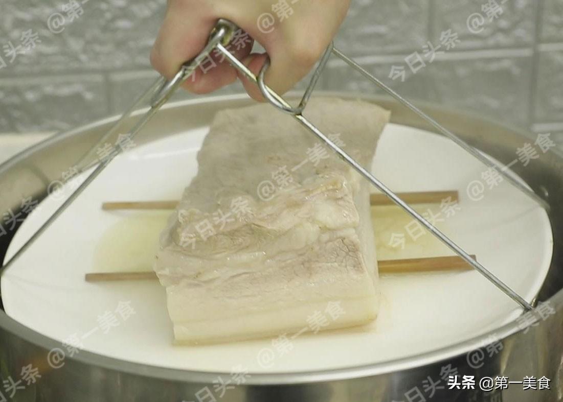 做扣肉时，牢记“2不放”，蒸出来扣肉软烂入味，肥而不腻、真香（扣肉要蒸多久才软烂视频）