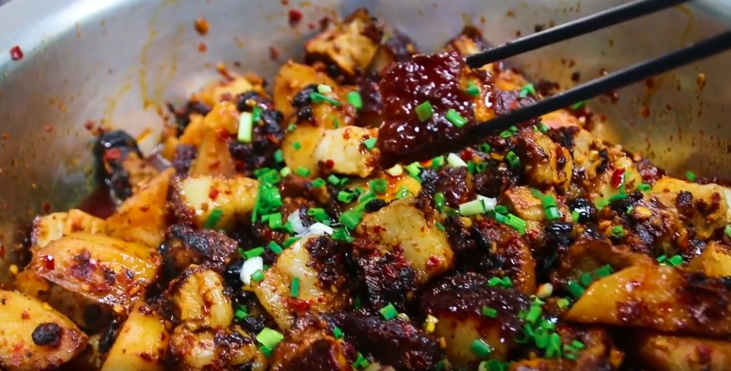 我把扣肉做绝了，五星级大厨都点赞，做法正宗，好看好吃不油腻（扣肉做法家庭做法视频）