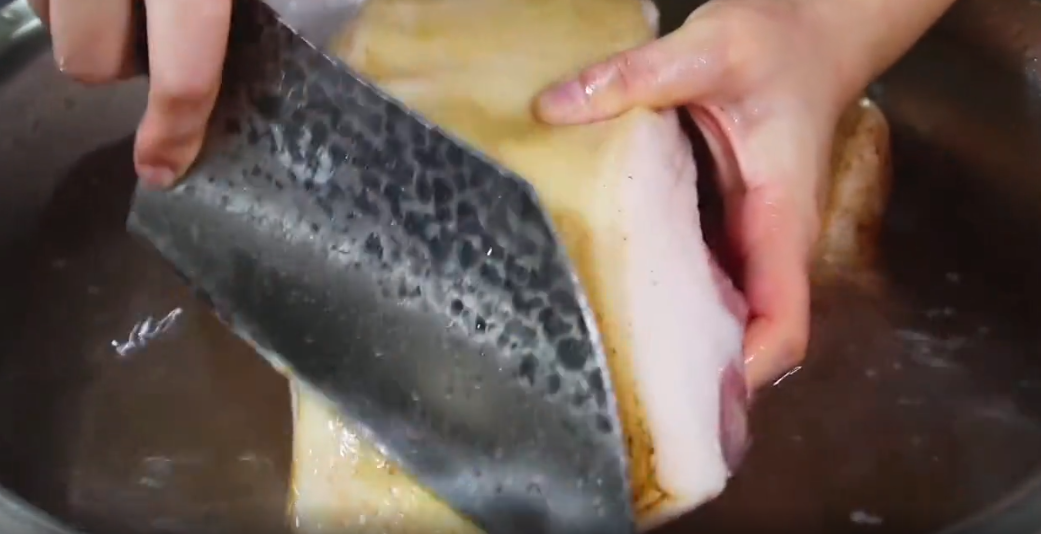 我把扣肉做绝了，五星级大厨都点赞，做法正宗，好看好吃不油腻（扣肉做法家庭做法视频）