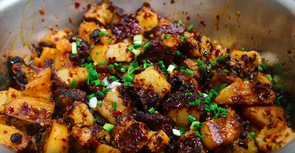 我把扣肉做绝了，五星级大厨都点赞，做法正宗，好看好吃不油腻（扣肉做法家庭做法视频）