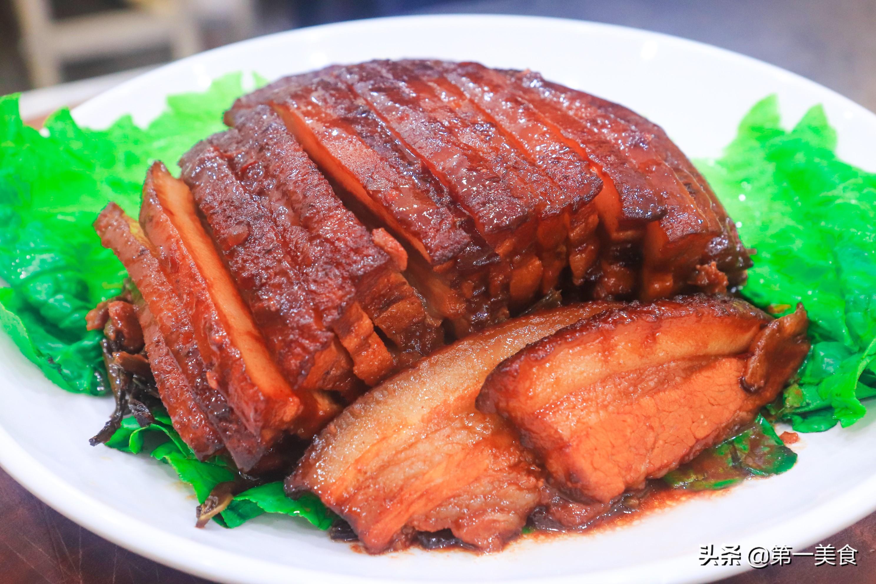 这才是扣肉的地道做法，厨师长的烹饪技巧高，好吃不油腻，真香（扣肉的做法是什么做的）