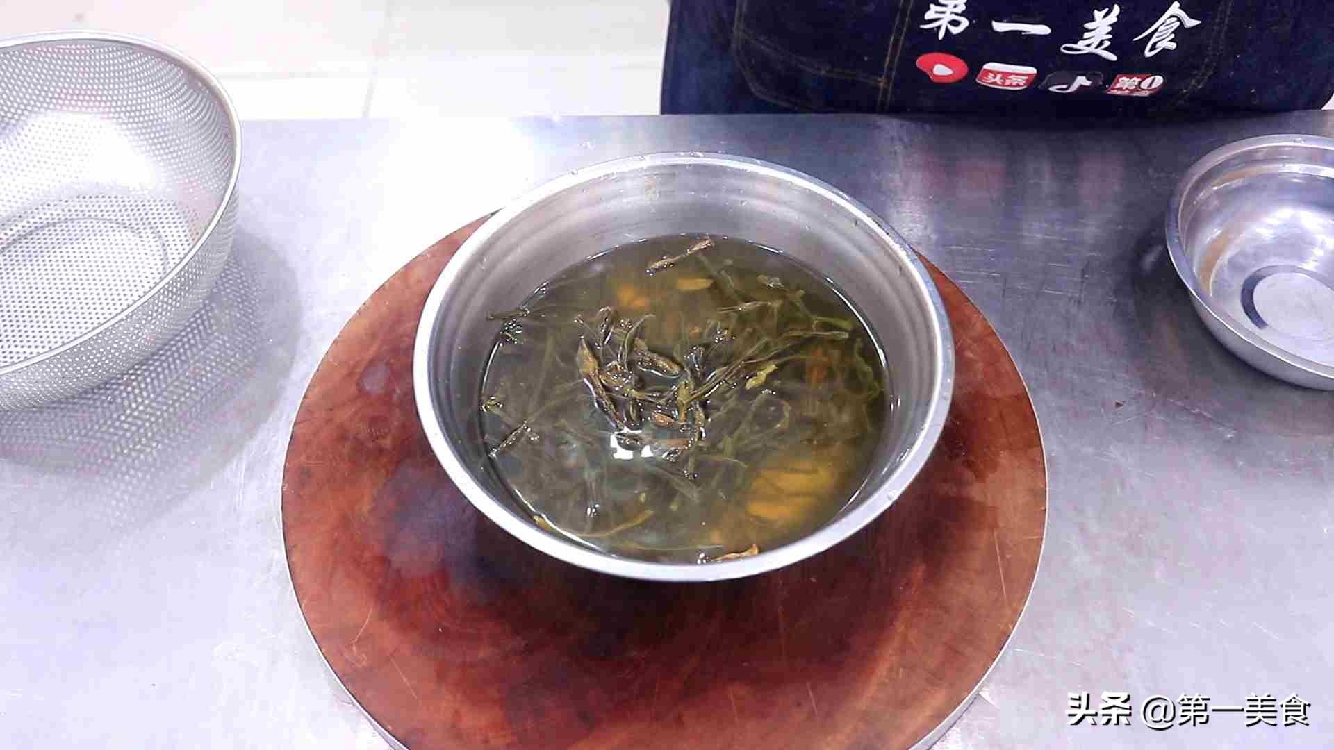 这才是扣肉的地道做法，厨师长的烹饪技巧高，好吃不油腻，真香（扣肉的做法是什么做的）