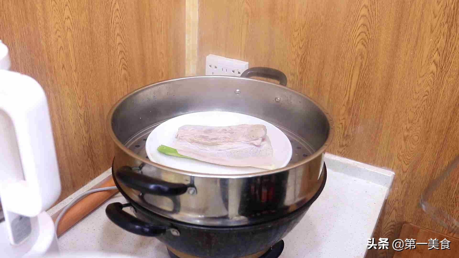 这才是扣肉的地道做法，厨师长的烹饪技巧高，好吃不油腻，真香（扣肉的做法是什么做的）