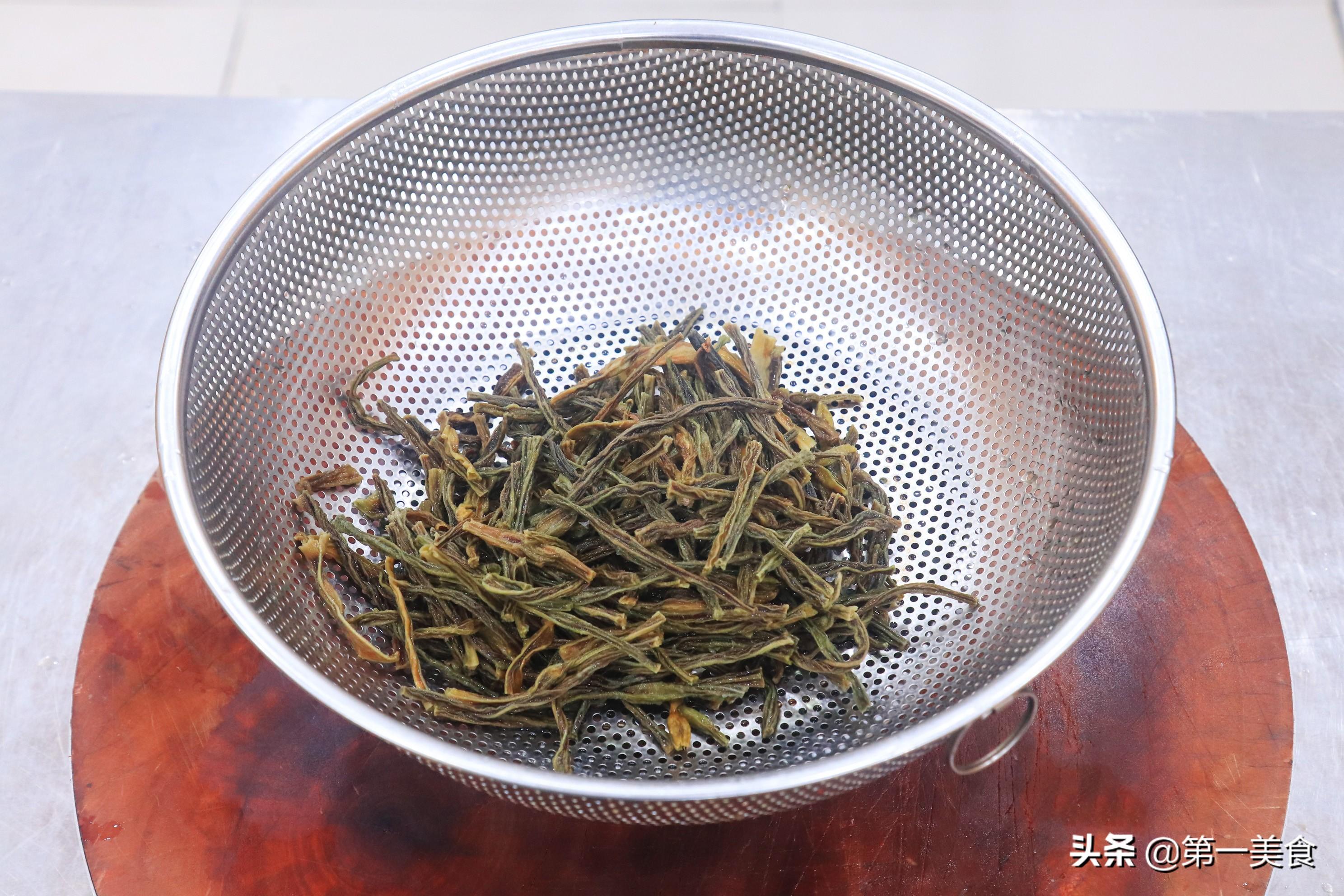 这才是扣肉的地道做法，厨师长的烹饪技巧高，好吃不油腻，真香（扣肉的做法是什么做的）